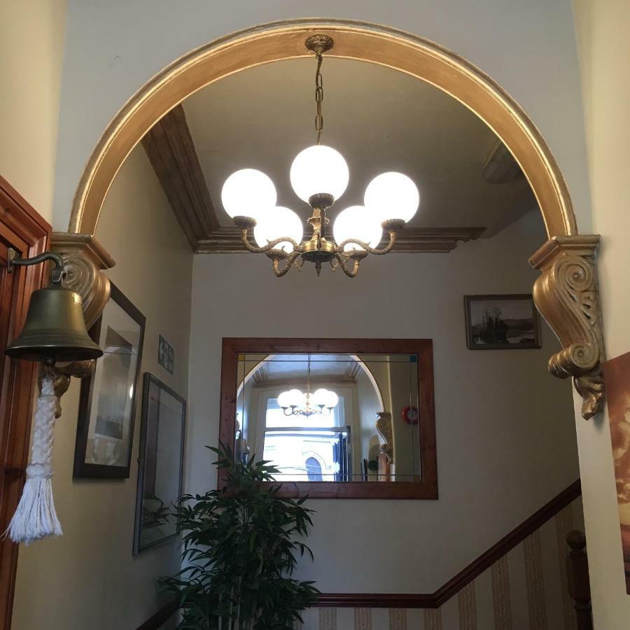 The Captain'S Lodge Room Only Accommodation 휫비 외부 사진